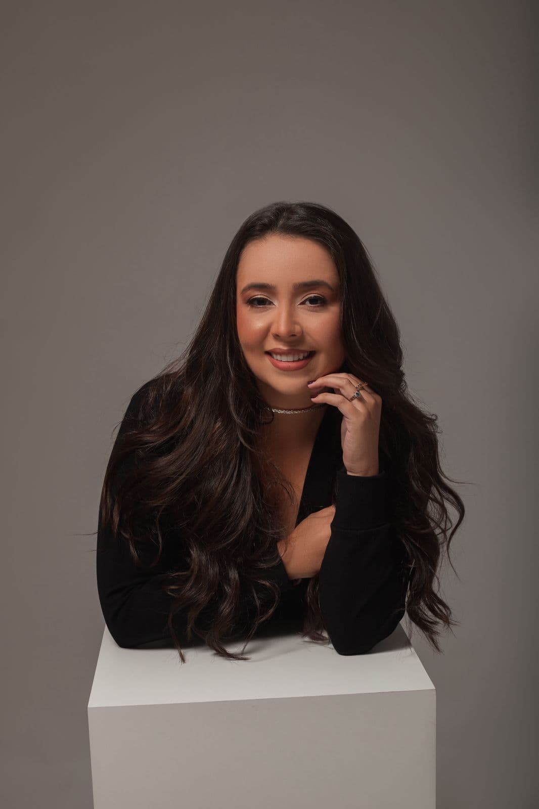 Marina Ribeiro, psicóloga, em retrato profissional acolhedor